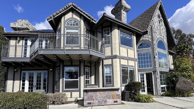 view of front of house featuring a balcony