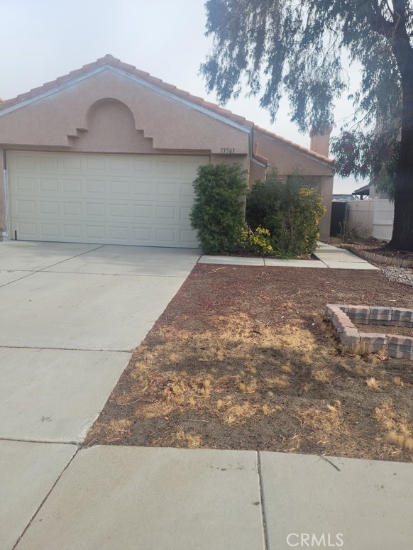 view of front of property featuring driveway and stucco siding