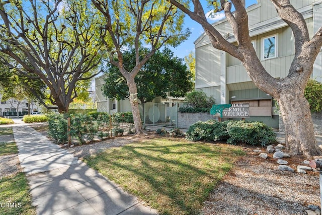 exterior space featuring a front yard