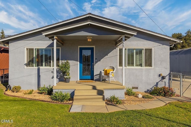 view of front facade featuring a front yard