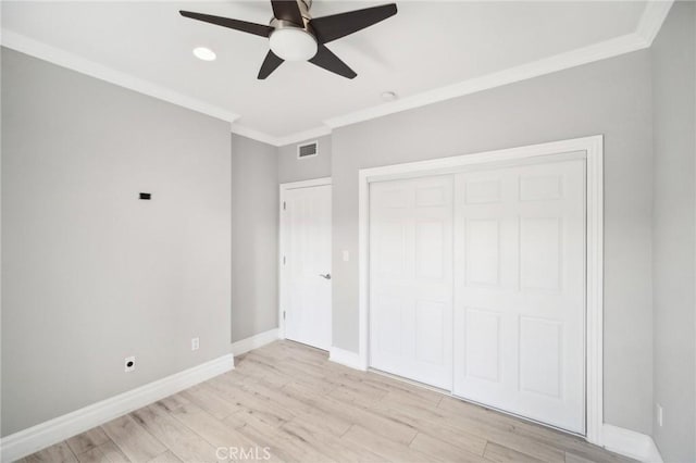 unfurnished bedroom with ornamental molding, light hardwood / wood-style floors, a closet, and ceiling fan