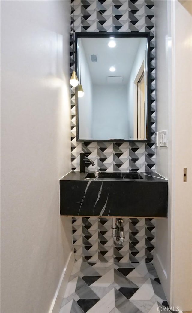 bathroom featuring decorative backsplash