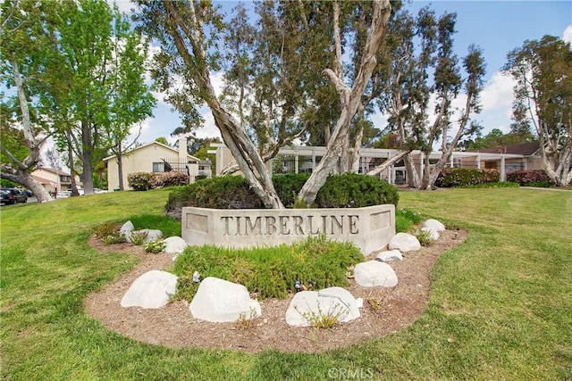 community sign with a lawn