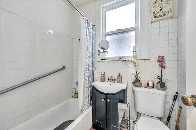 full bathroom with toilet, tile walls, vanity, shower / bath combo with shower curtain, and backsplash