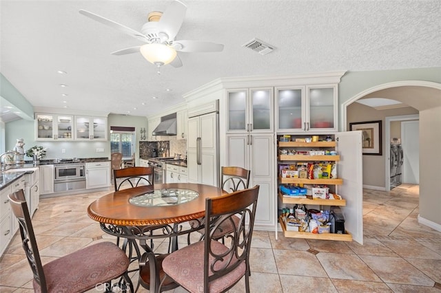 dining room featuring sink, a textured ceiling, and ceiling fan