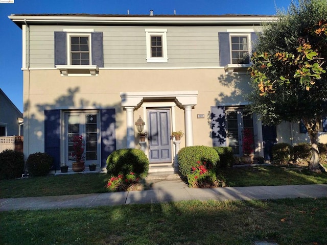 view of front of property with a front yard