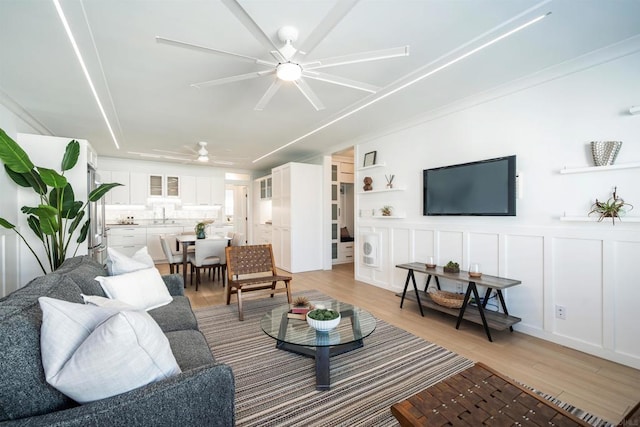 living room featuring light hardwood / wood-style floors and ceiling fan