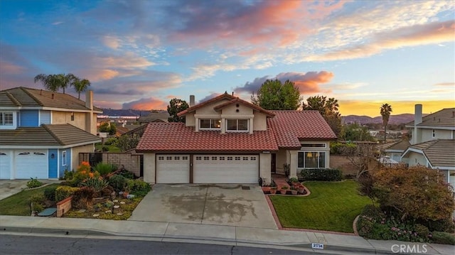 view of front property featuring a garage and a lawn