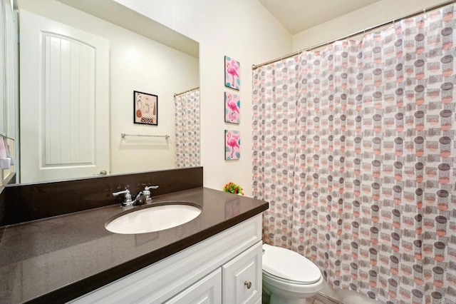 bathroom with a shower with curtain, vanity, and toilet