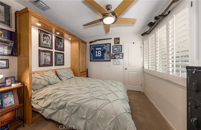 bedroom featuring carpet floors and a textured ceiling