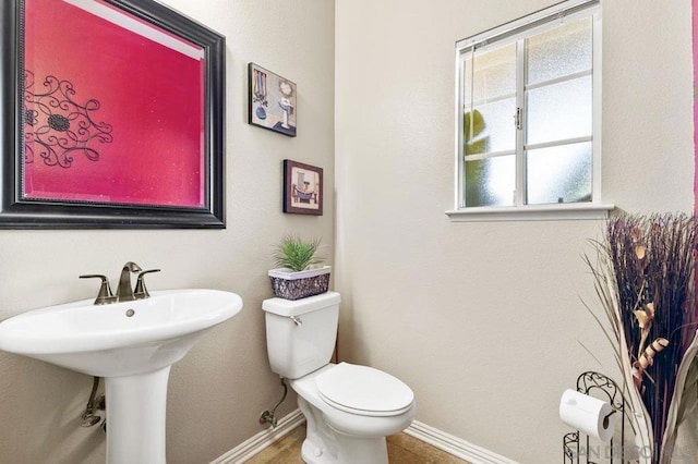 bathroom featuring toilet and sink