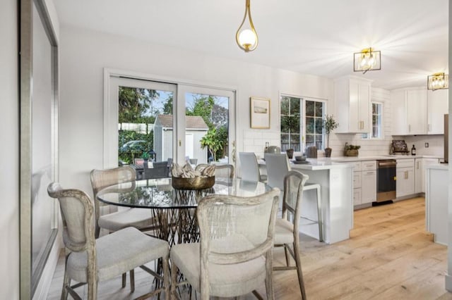 dining room featuring light hardwood / wood-style floors and a notable chandelier