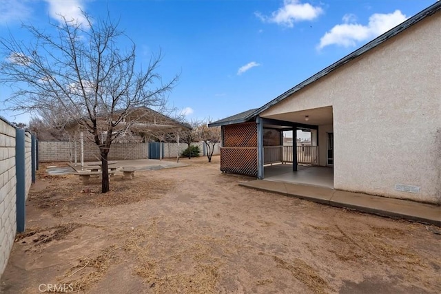 view of yard with a patio area