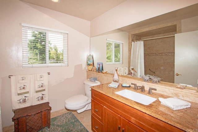 bathroom with curtained shower, plenty of natural light, toilet, and vanity