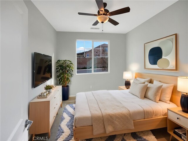 bedroom with ceiling fan