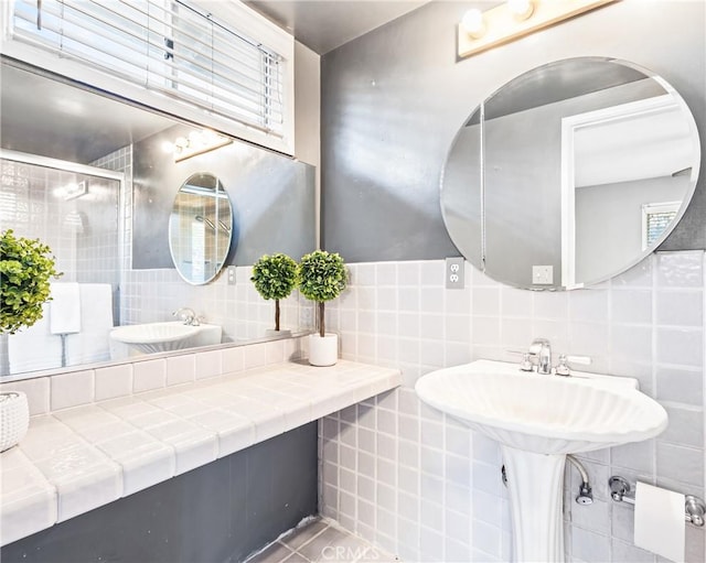 bathroom featuring tile walls