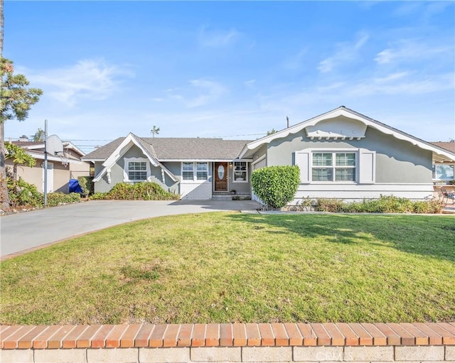 single story home featuring a front yard