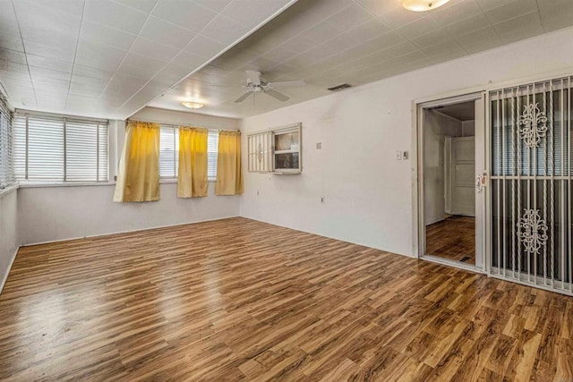 unfurnished room featuring ceiling fan and hardwood / wood-style floors