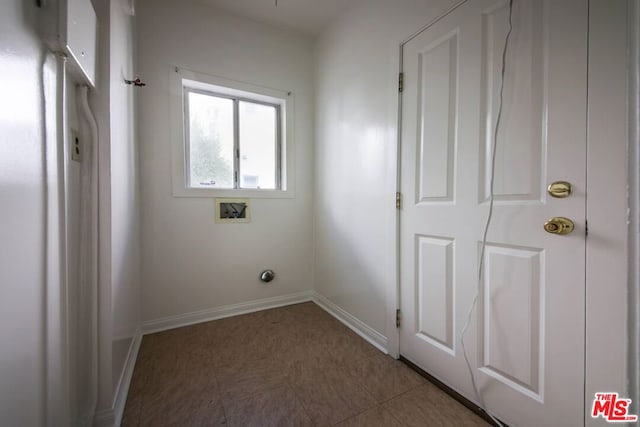 laundry room with washer hookup