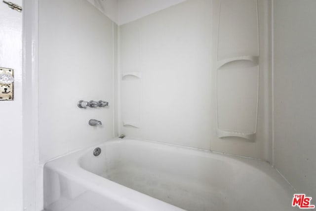 bathroom featuring a washtub