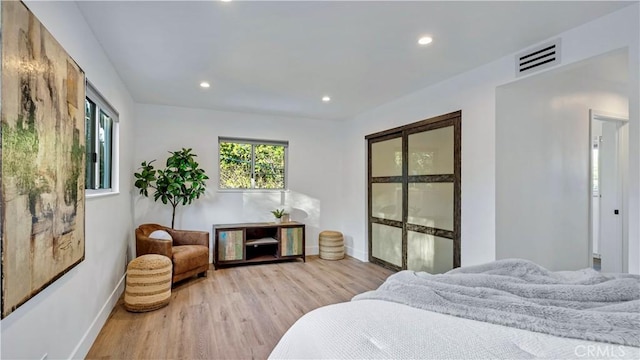 bedroom featuring recessed lighting, visible vents, baseboards, and light wood finished floors