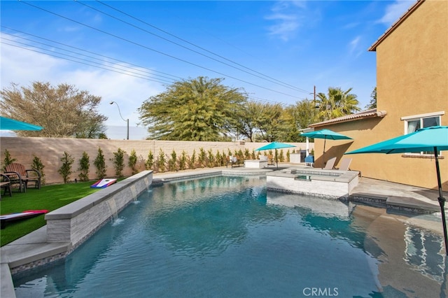 view of swimming pool featuring an in ground hot tub and pool water feature