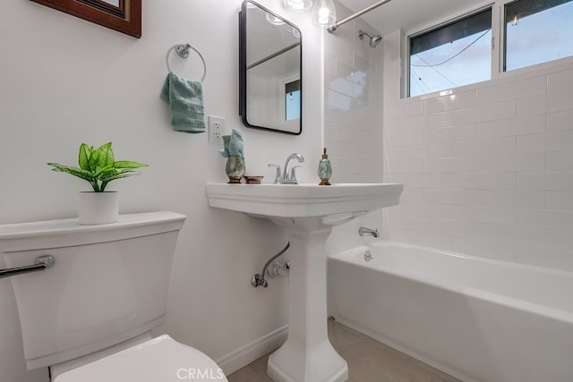 bathroom with toilet and tiled shower / bath combo