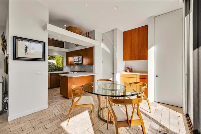 kitchen featuring kitchen peninsula and decorative backsplash