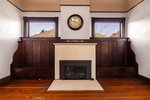 interior details with hardwood / wood-style floors