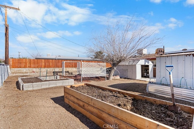 view of yard with a storage unit