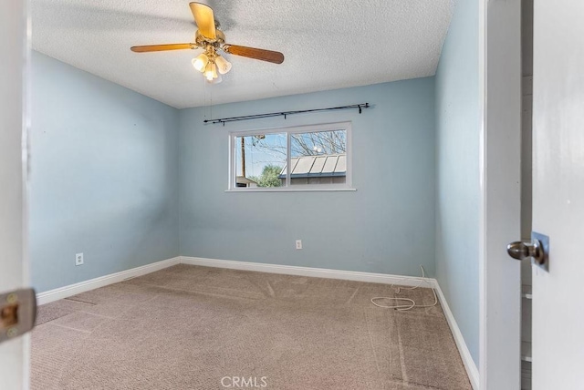 spare room with ceiling fan, a textured ceiling, and carpet flooring