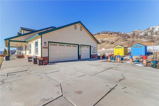 view of side of property featuring a garage and a mountain view