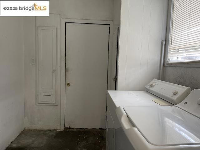 laundry room with washing machine and dryer