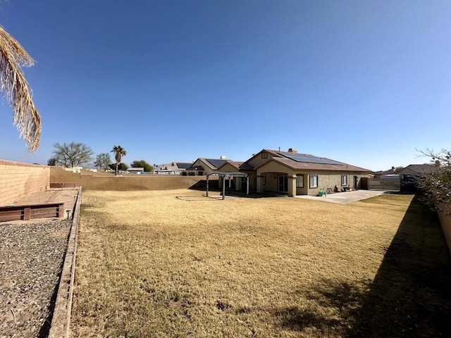 view of yard featuring a patio area