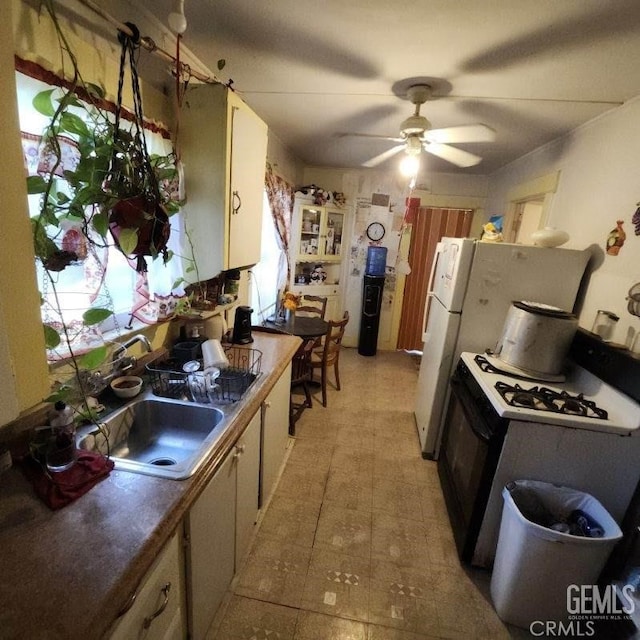 kitchen featuring sink, range with gas cooktop, and ceiling fan