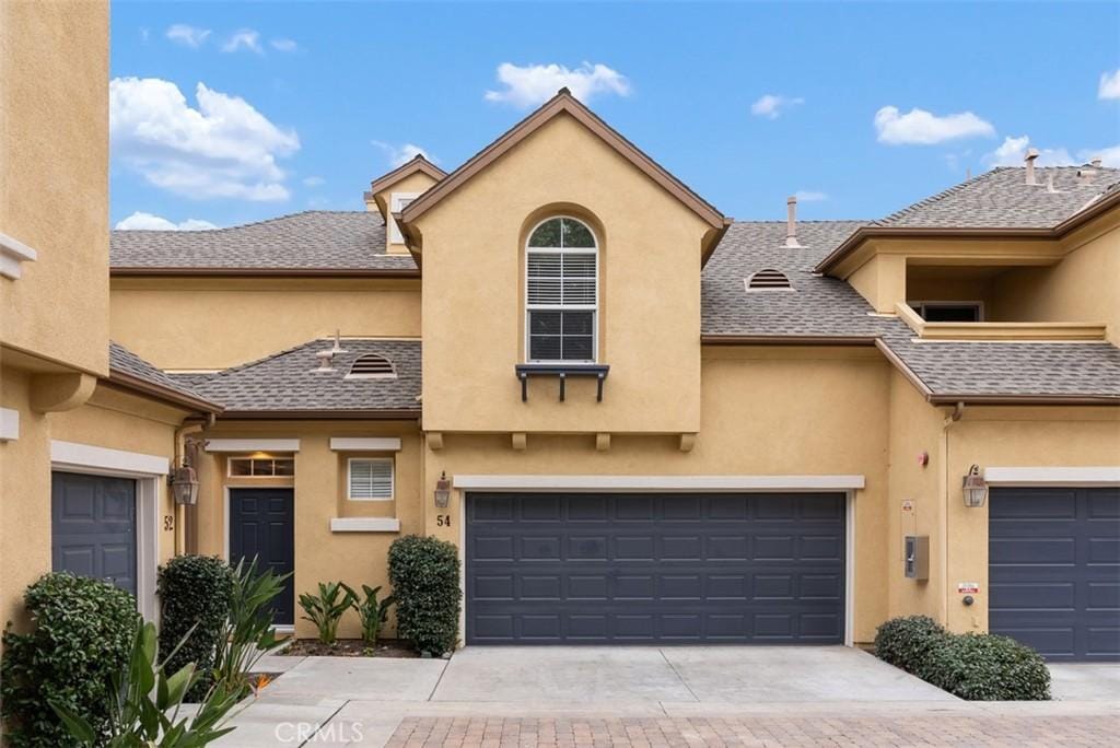 townhome / multi-family property featuring a garage