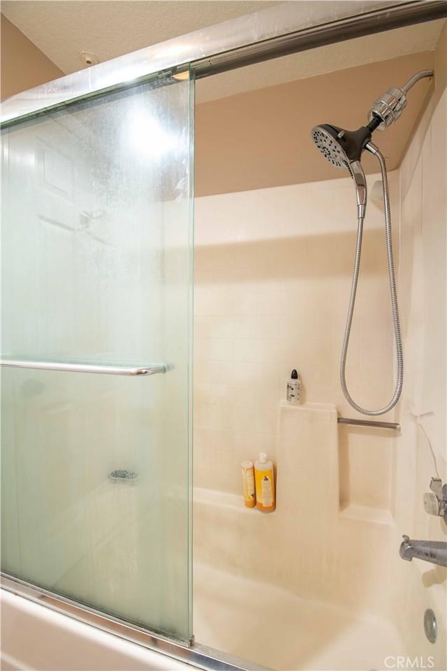 bathroom with enclosed tub / shower combo