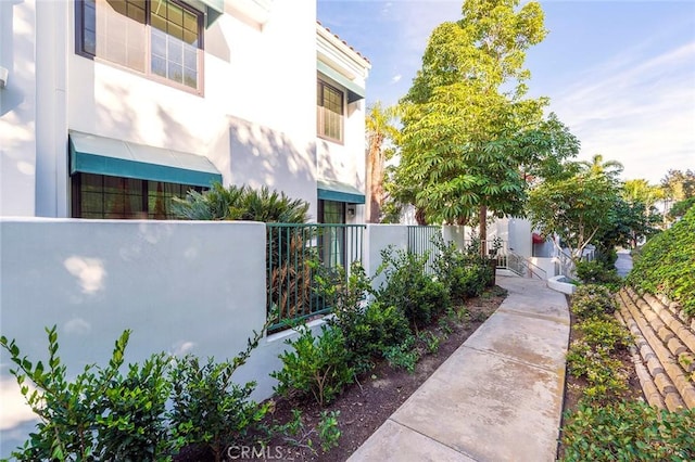 view of home's community featuring a fenced front yard