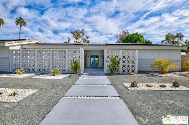 view of front facade