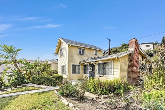 view of front of house with a front yard