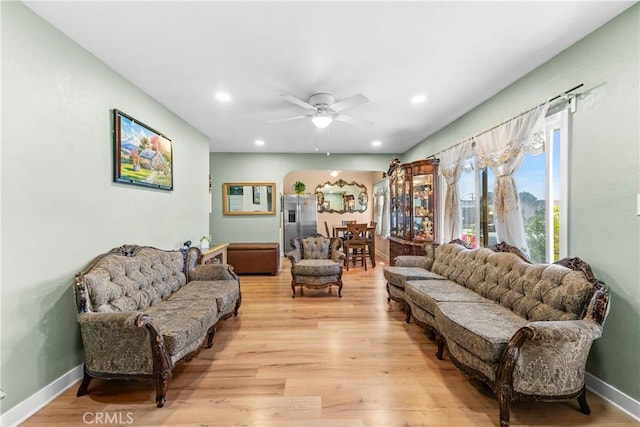 living area with light wood-style floors, ceiling fan, baseboards, and recessed lighting