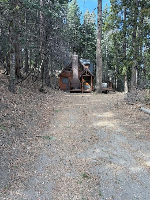 view of yard with an outdoor structure and dirt driveway