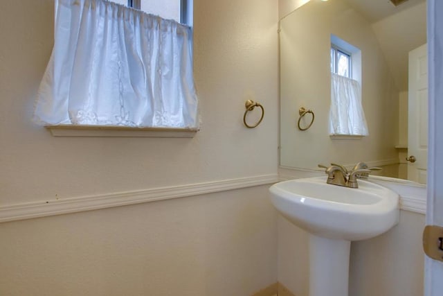 bathroom featuring sink