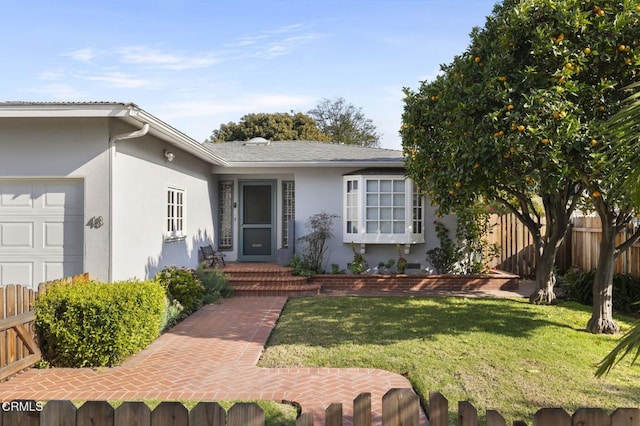 view of front of house featuring a garage and a front yard