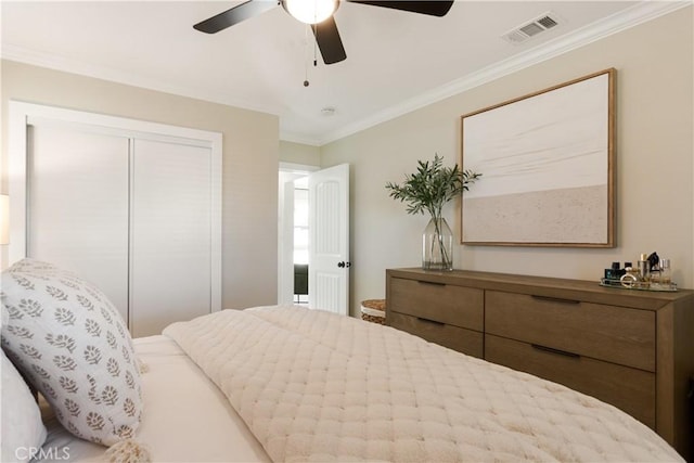 bedroom featuring ceiling fan, ornamental molding, and a closet