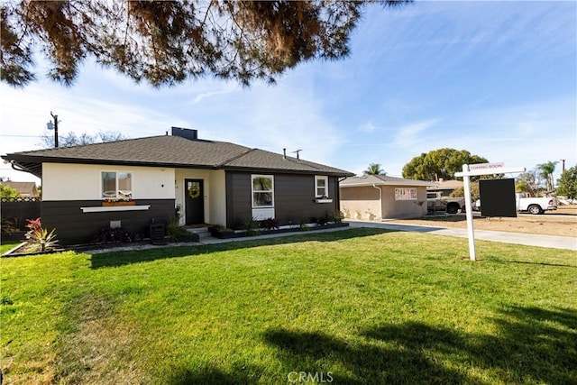 ranch-style home featuring a front lawn