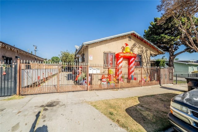 view of front of property