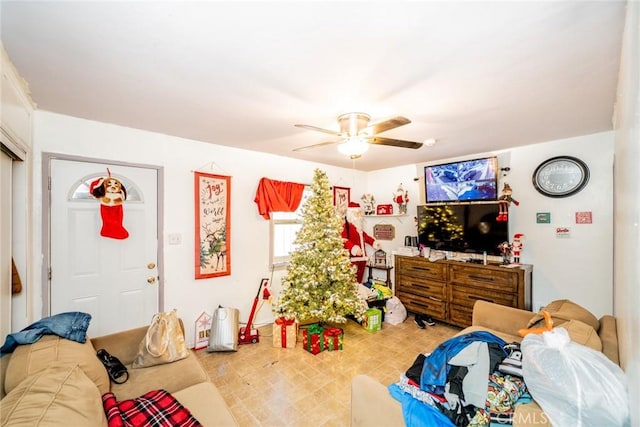 bedroom with ceiling fan