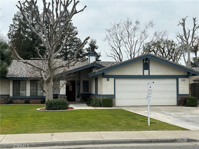view of front of house featuring stucco siding, an attached garage, concrete driveway, and a front yard