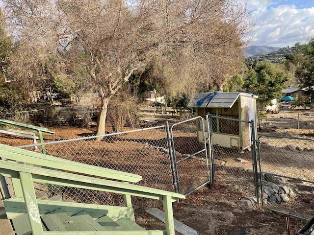 view of yard with a mountain view